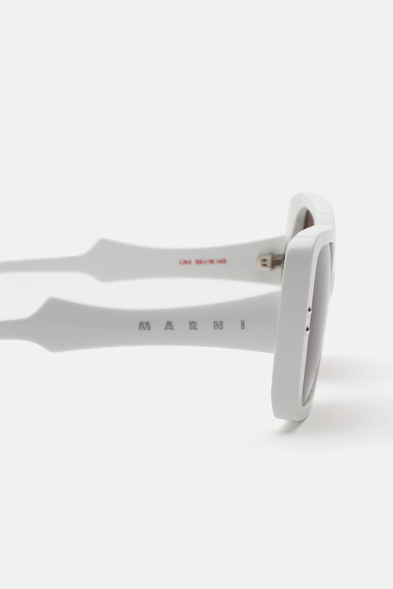 Nimrela White
