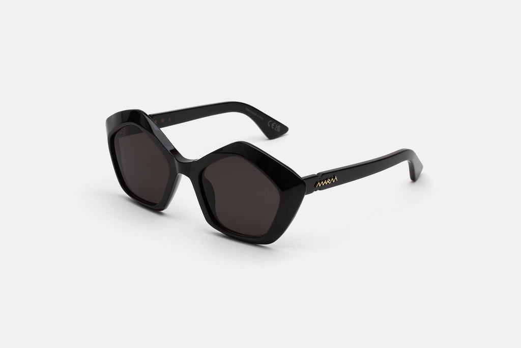 Eluvi Black