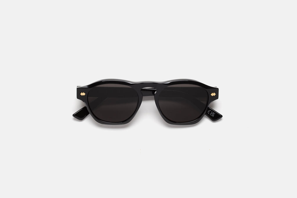 Yunari Black